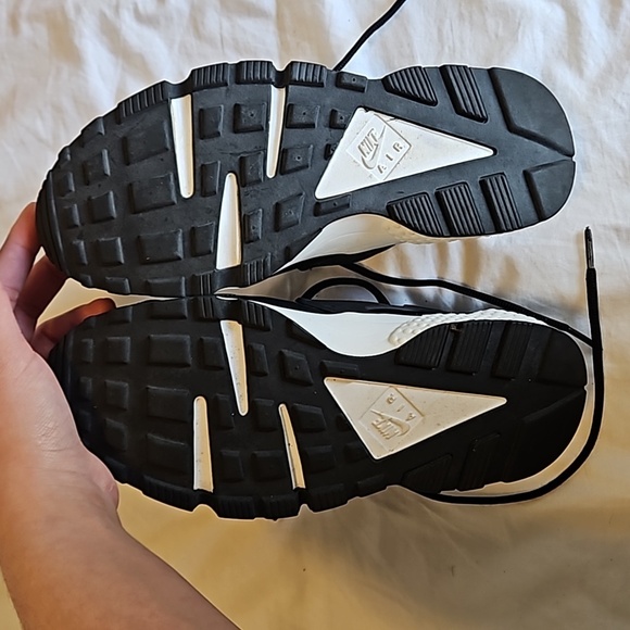 Boys Black Nike Huarache Size 6.5 - Picture 8 of 8